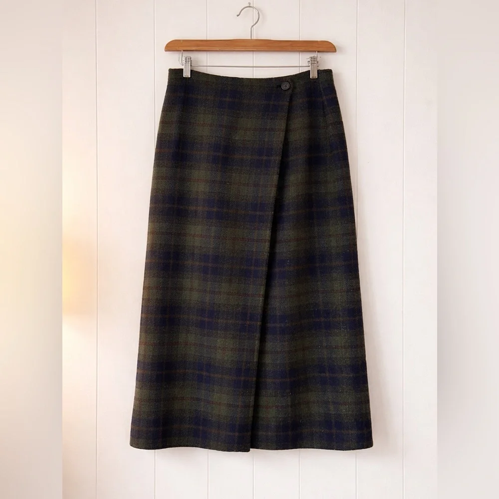 G.H. Bass Plaid Wool Wrap Skirt Size 10 Green Navy Tartan Pattern Midi Length - Picture 1 of 14